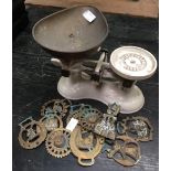 BOOTS OF NOTTINGHAM VINTAGE KITCHEN SCALES & QTY OF HORSE BRASSES