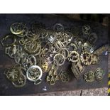 QTY OF MODERN & VINTAGE HORSE BRASSES