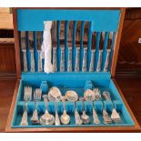 CASE SET OF CUTLERY WITH SHELL DESIGN HANDLES