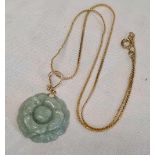 9ct GOLD CHAIN ON 14ct CLASPED JADE PENDANT LOCKET