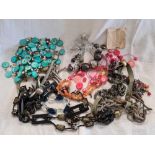 BAG OF COSTUME JEWELLERY INCL; METAL NECKLACES, EARRINGS ETC