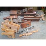 CARTON OF ANTIQUE WOODEN FOLDING PLANES, METAL SPOKE SHAVE, VENEER CUTTER, ADJUSTABLE ROUTER PLANE &