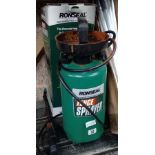 A RONSEAL FENCE SPRAYER & A QTY OF METAL STRUTS