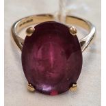 9ct RED STONE RING, SIZE L, w.4.86g