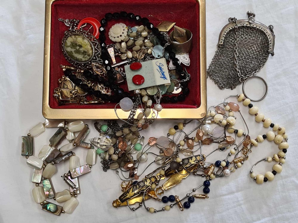 A SMALL MESH PURSE, VARIOUS NECKLACES ETC