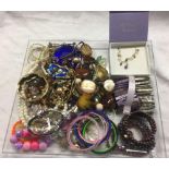 CLEAR CARTON OF COSTUME JEWELLERY INCL; BRACELETS, BANGLES, PENDANTS & A SILVER AMETHYST NECKLACE
