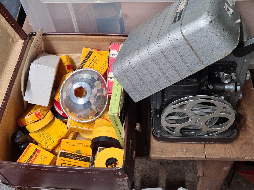 A BELL & HOWELL MODEL 635 PROJECTOR WITH SMALL ATTACHÉ CASE OF VARIOUS FILMS & FILM SPLICER