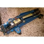 2 TON HYDRAULIC TROLLEY JACK WITH JACKING LEVER