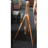 ADJUSTABLE WOODEN ARTISTS EASEL BY ROWNEY