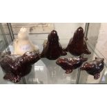 SHELF OF 3 BROWN SEALS, 1 WHITE SEAL & 2 BROWN PUPS, POSSIBLY BY POOLE POTTERY