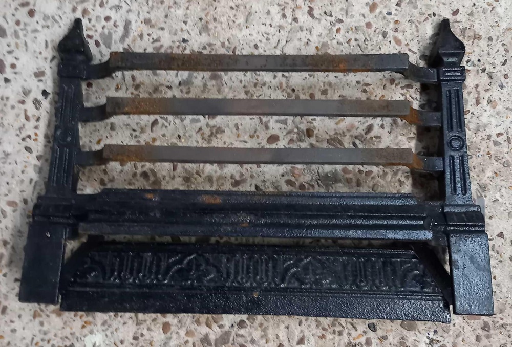 CAST IRON FIRE BAR