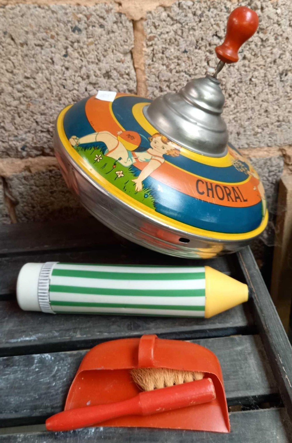 QTY OF VINTAGE TOYS IN RELIC CONDITION, A CHORAL SPINNING TOP, NOT KNOW IF WORKING, PLASTIC - Image 2 of 4
