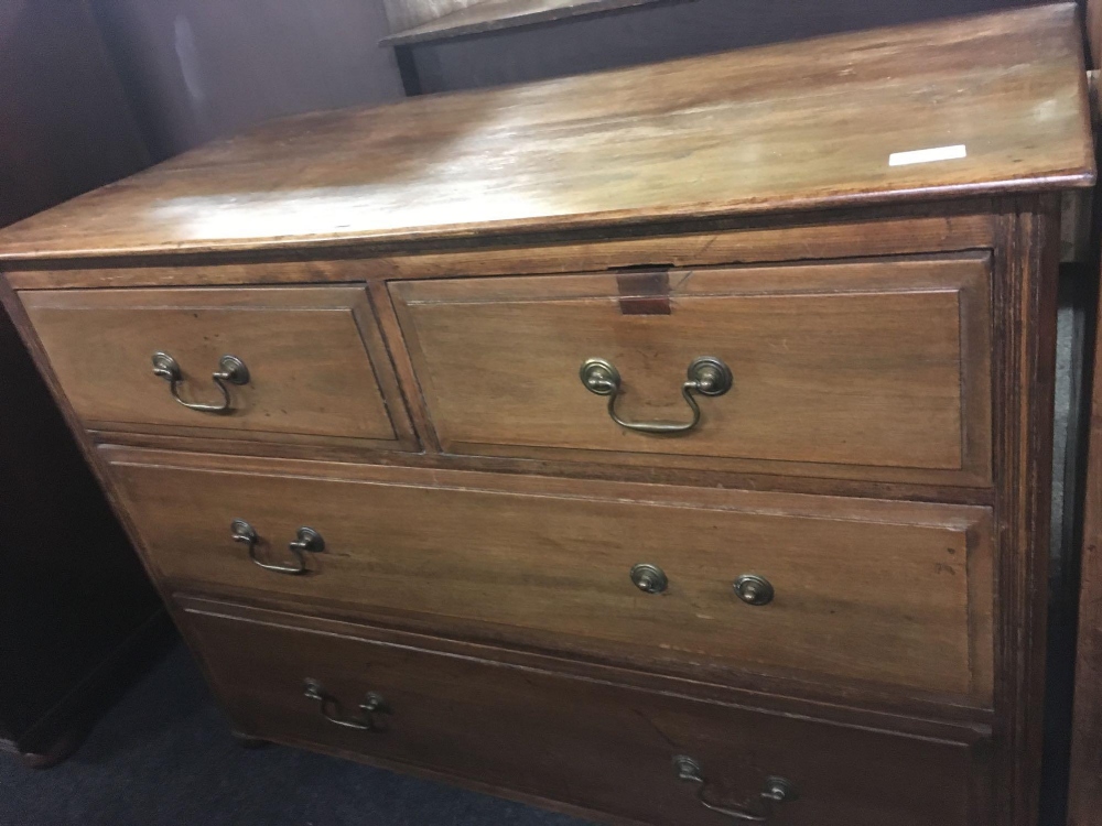 ANTIQUE MAHOGANY CHEST OF 4 DRAWERS (1 HANDLE IN DRAWER)