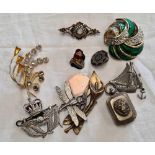 BAG OF BADGES & BROOCHES