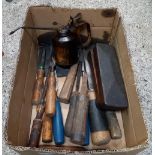 CARTON CONTAINING OIL CAN, MISC CHISELS & BOXED CRACKED OIL STONE