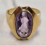 LARGE AMETHYST SET GOLD RING MARKED 585, W.5.2g