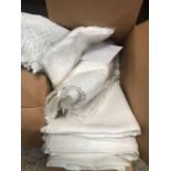 CARTON OF LINEN CONTAINING DOILIES, TRAY CLOTHES, TABLE CLOTHES, NAPKINS ETC