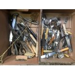 2 CARTONS OF MIXED STONE & WOOD HANDLED CUTLERY & A BRASS TOASTING FORK