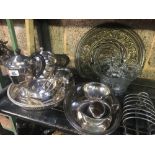 QTY OF PLATED WARE, BRASS TRAY & A COMMEMORATIVE ROSE BOWL