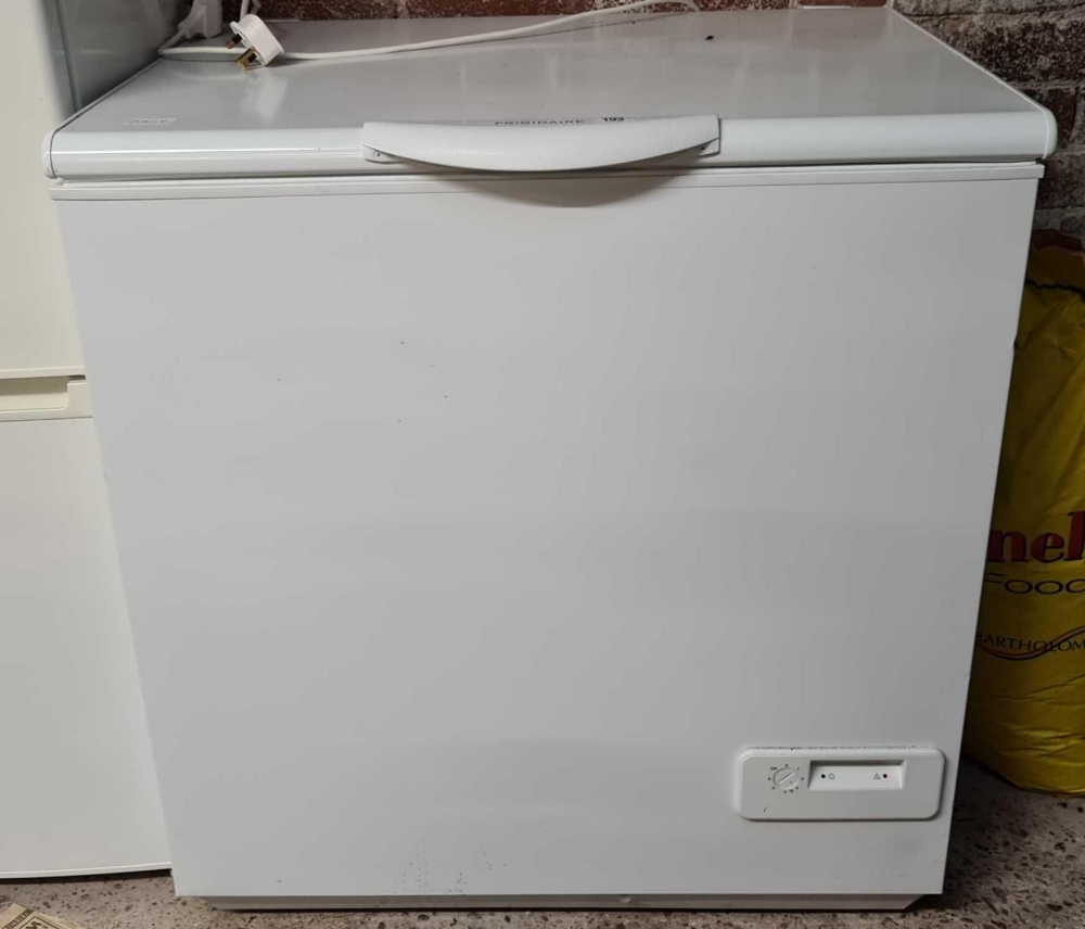 FRIGIDAIRE CHEST FREEZER