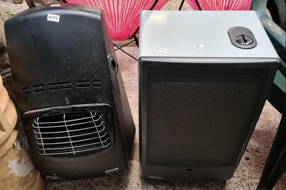 DELONGHI BLUE FLAME CALOR GAS HEATER & 1 DELONGHI FC85 CATALYTIC CALOR GAS HEATER, BOTH NO BOTTLES