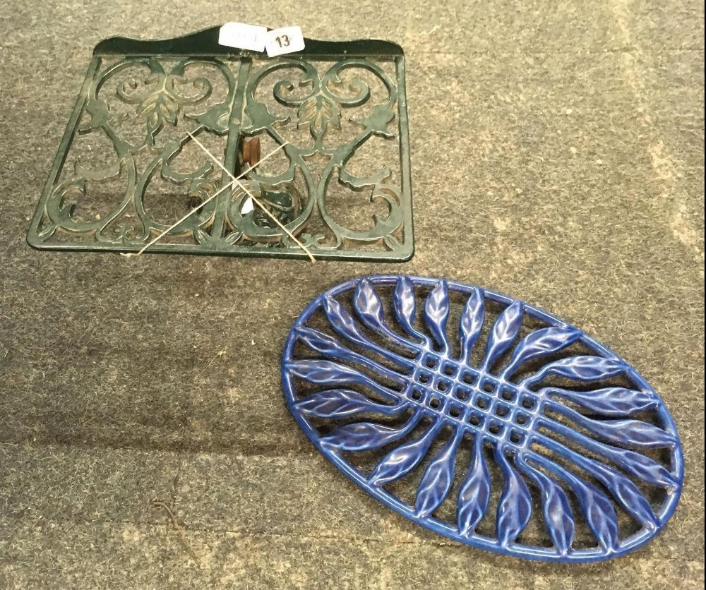 BLUE CAST IRON TRIVET & A GREEN CAST IRON KITCHEN BOOK STAND - Image 2 of 2