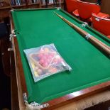 6ft X 3ft TED LOWE SNOOKER TABLE WITH 4 CUE'S & SET OF BALLS