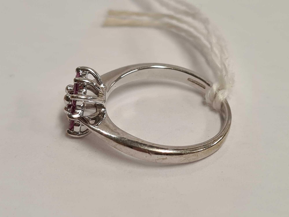9ct WHITE GOLD PINK STONE CLUSTER RING - Image 2 of 3