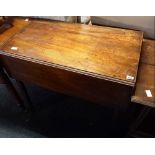 ANTIQUE MAHOGANY DROP FLAP TABLE WITH TAPERED LEGS