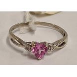 9ct GOLD RING WITH HEART SHAPED PINK STONE, 1.3g