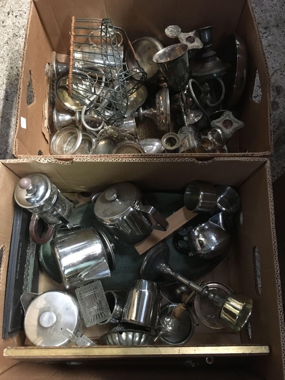 2 CARTONS OF MIXED PLATED & STAINLESS STEEL WARE INCL: GOBLETS, TANKARDS, WATER POTS