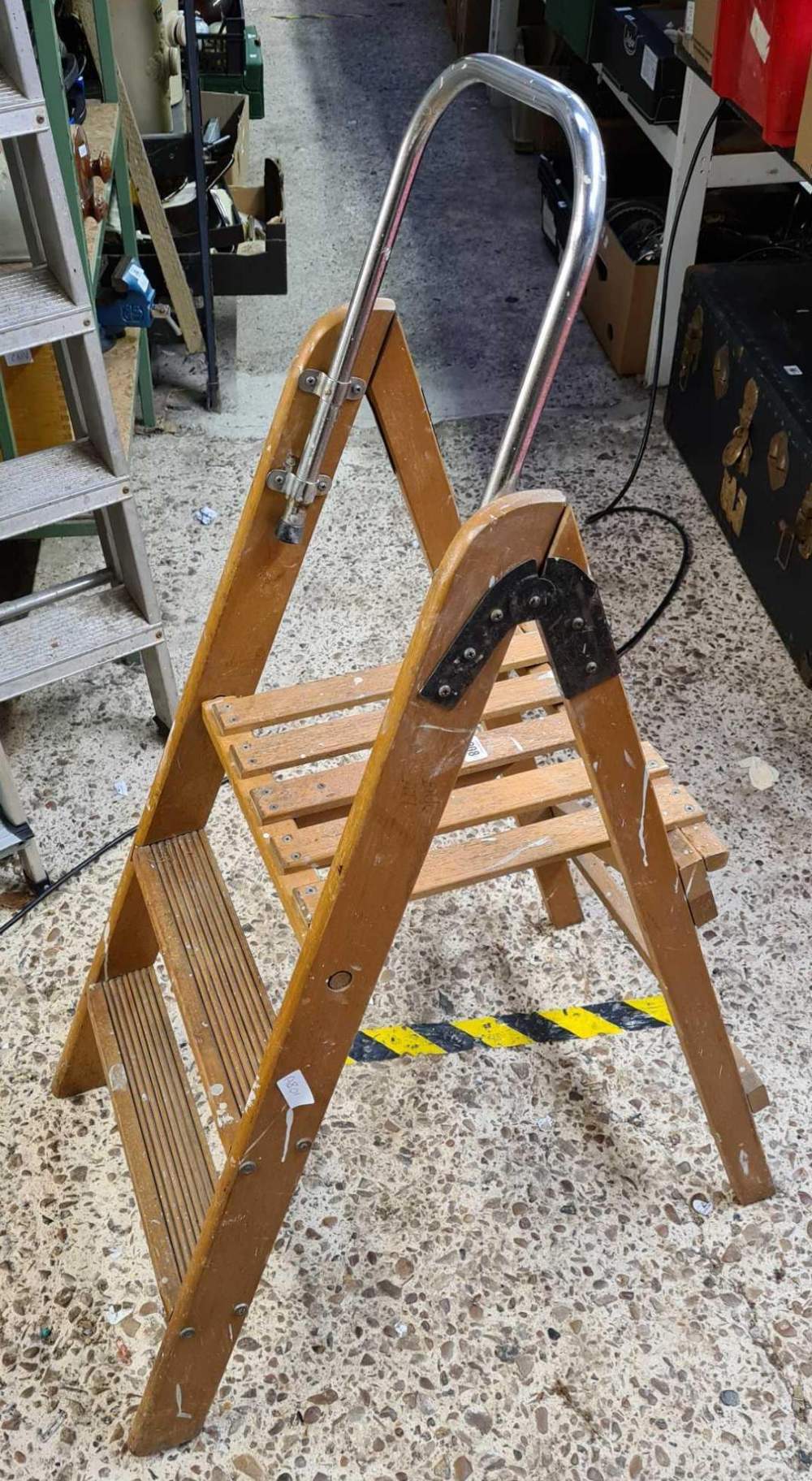 VINTAGE 2 STEP WOODEN STEP LADDER WITH CHROME HAND HOLD