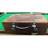 VINTAGE LEATHER REVELATION MEDIUM SIZED SUITCASE