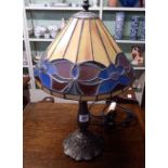 RETRO TABLE LAMP WITH TIFFANY STYLE SHADE
