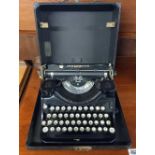 1930'S UNDERWOOD PORTABLE TYPEWRITER IN CASE WITH ORIGINAL INSTRUCTIONS