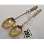 A PAIR OF VICTORIAN SILVER APOSTLE TOP SPOONS WITH SHELL BARRELS, B'HAM 1900