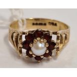 A PEARL & GARNET CLUSTER RING SET IN 9ct