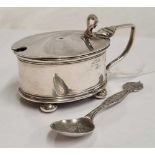 AN OVAL SILVER MUSTARD POT WITH B.G.L, B'HAM