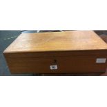 OAK BOX 18'' LONG, 9.5'' WIDE & 4'' DEEP, NO HANDLES ON SIDE