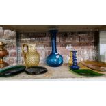 SHELF WITH A HOBNAIL STYLE WATER JUG, OVAL DIMPLE EFFECT BLUE GLASS PLATES & A BULBOUS SPIRAL