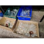 2 PLASTIC CRATES & 2 CARTONS OF MISC GLASSWARE