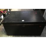 BLACK PAINTED WOOD TRUNK WITH 4 SQUASH OR TENNIS RACKETS