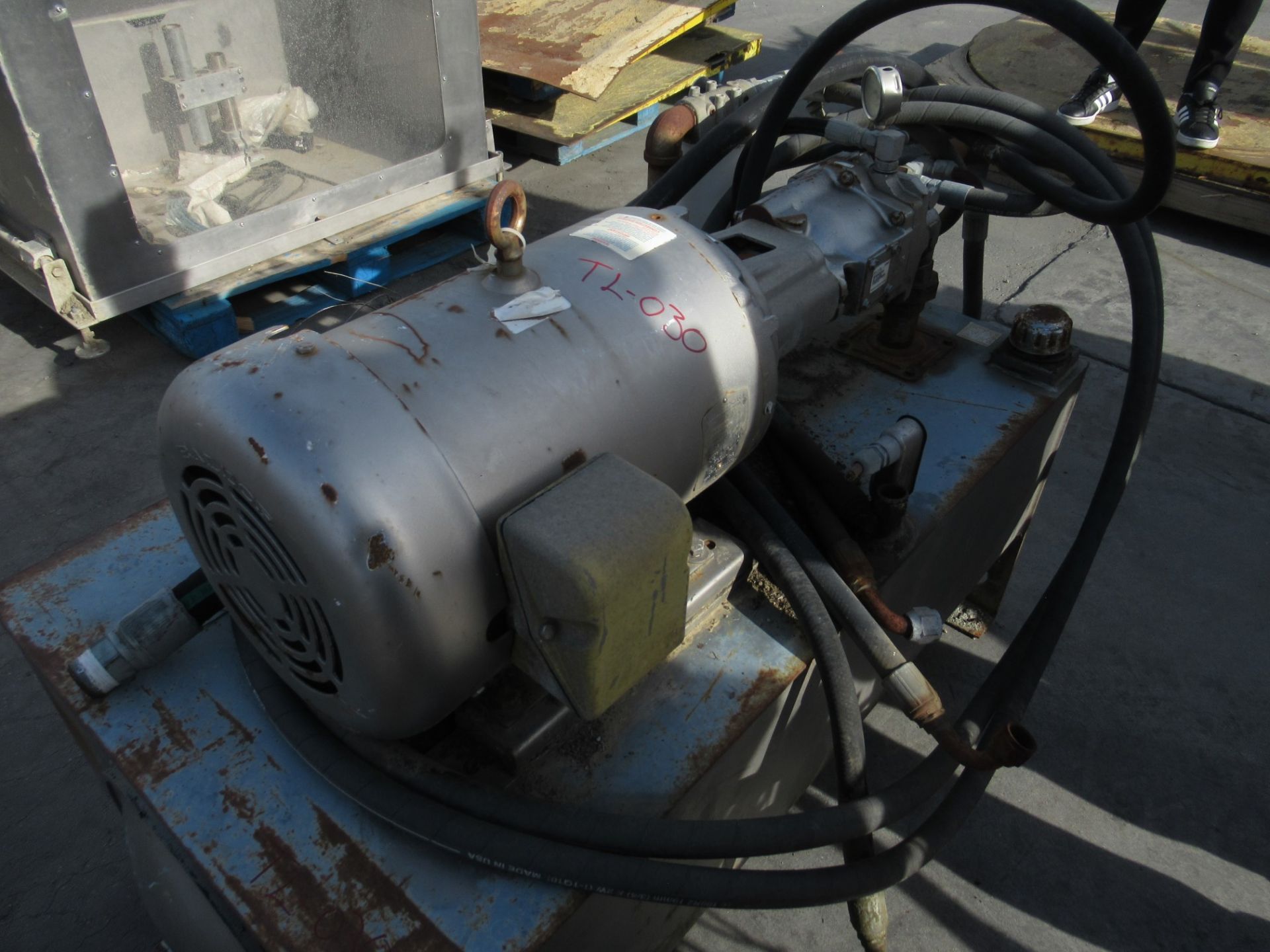 Hydraulic Pump - Image 3 of 3