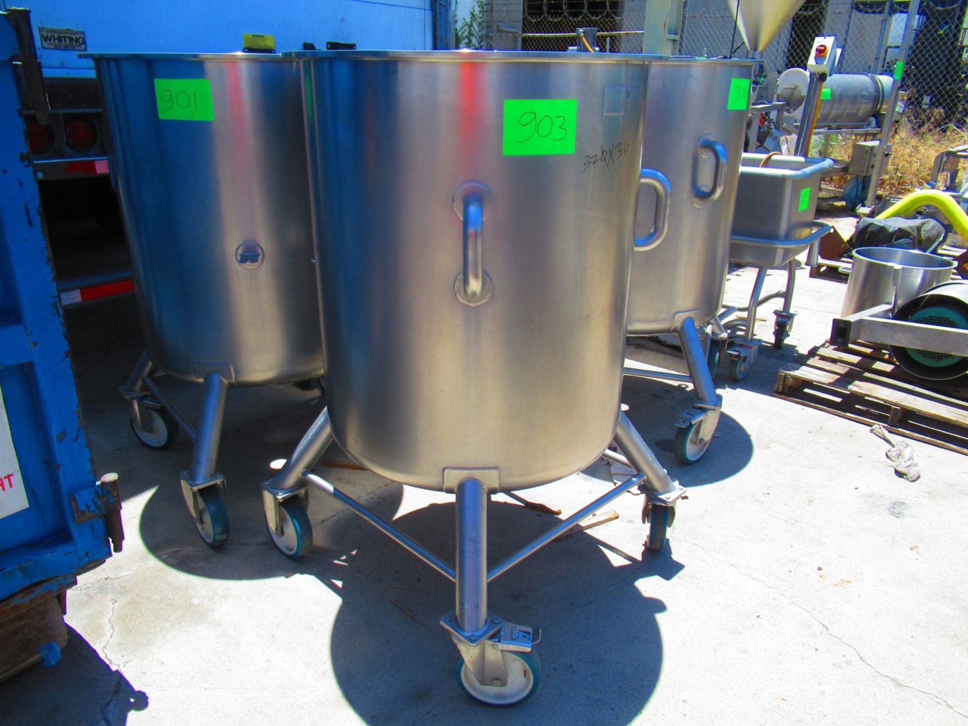 135 US Gal Stainless Tank