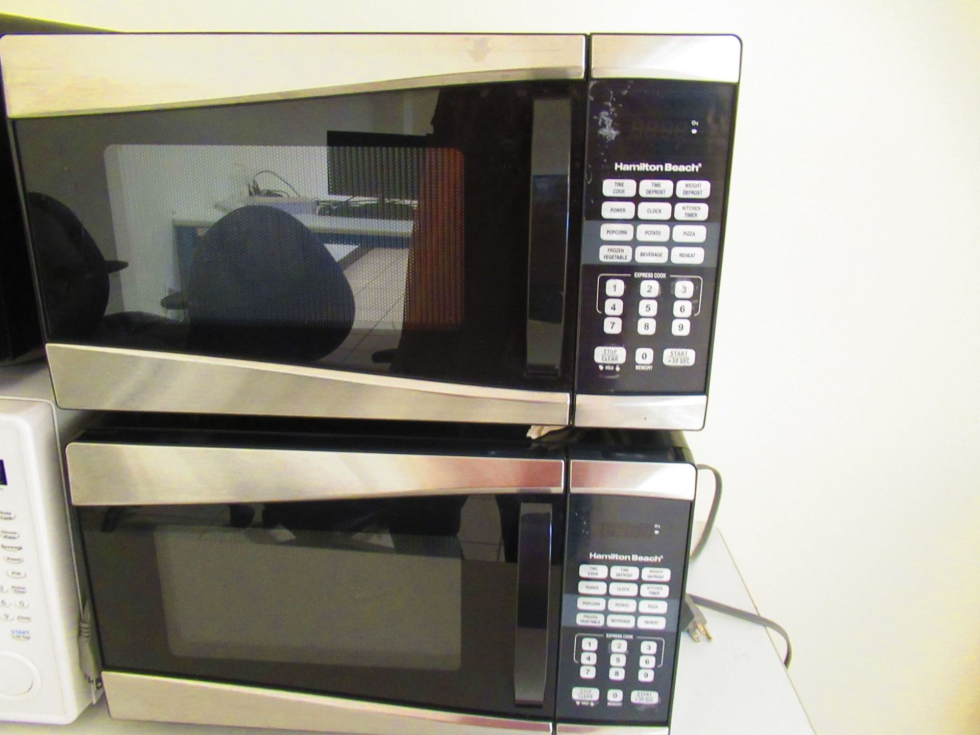 Microwave Ovens - Image 4 of 4