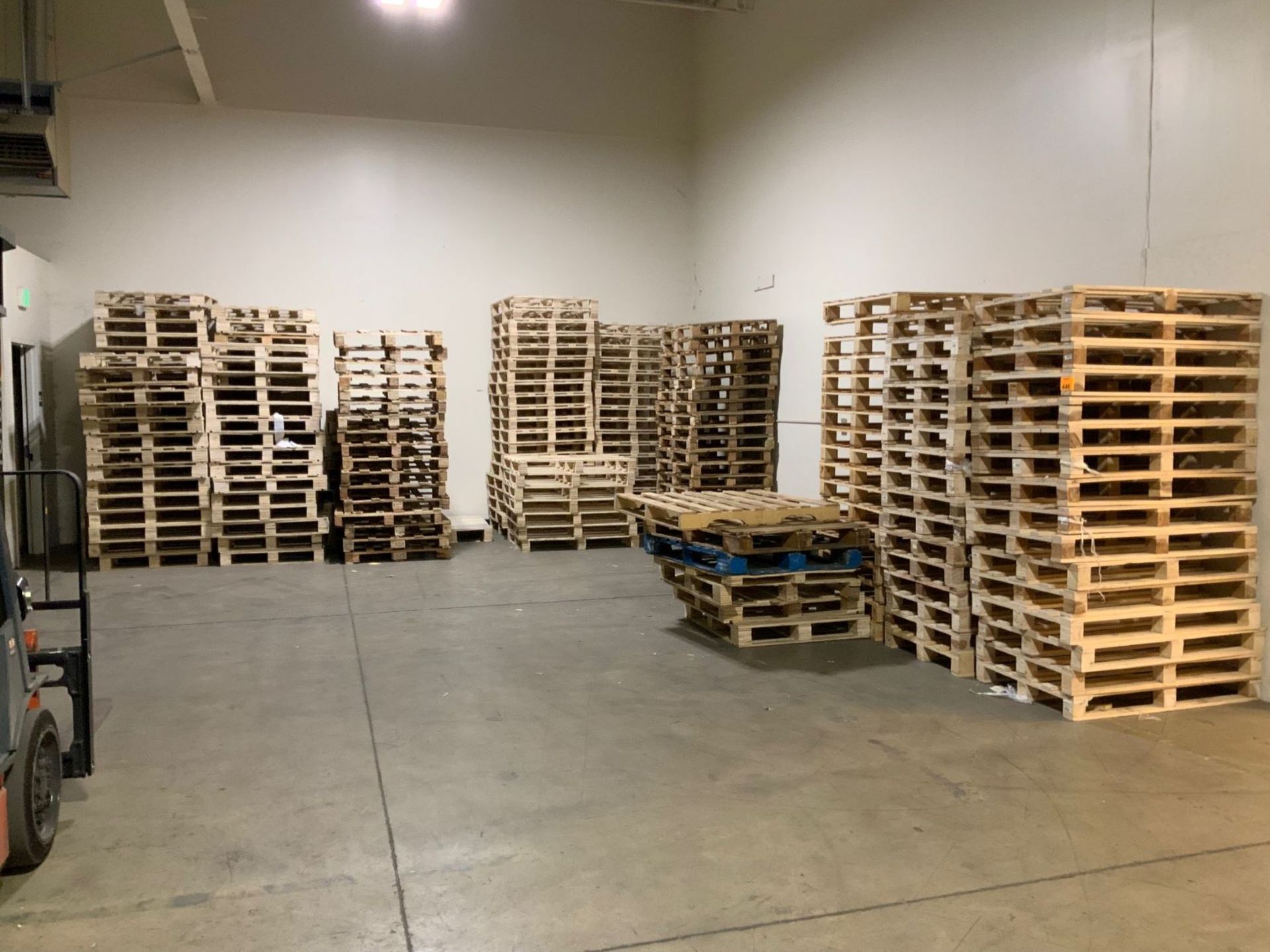 Wood Pallets - Image 2 of 3