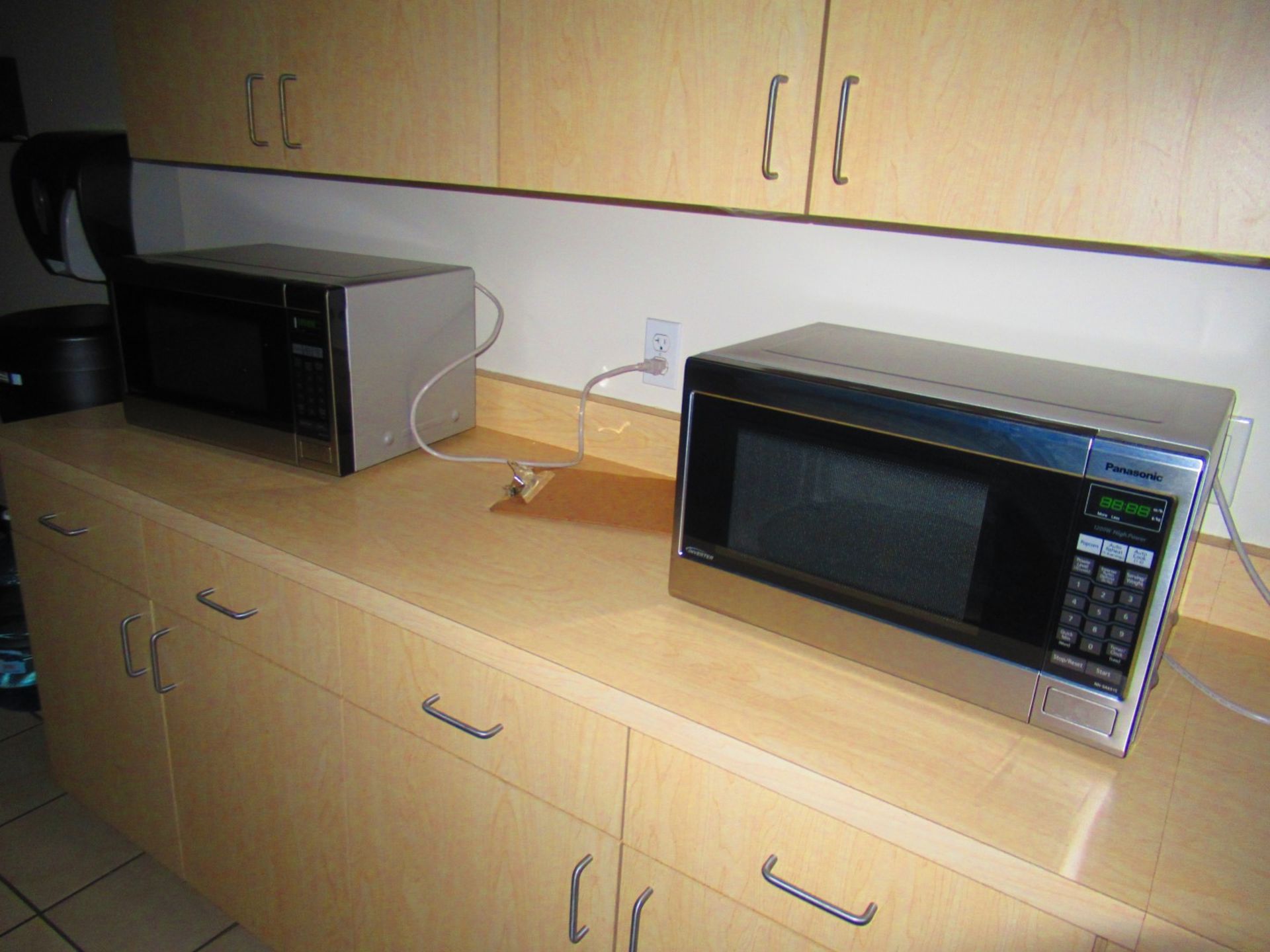 Microwave Ovens - Image 2 of 3