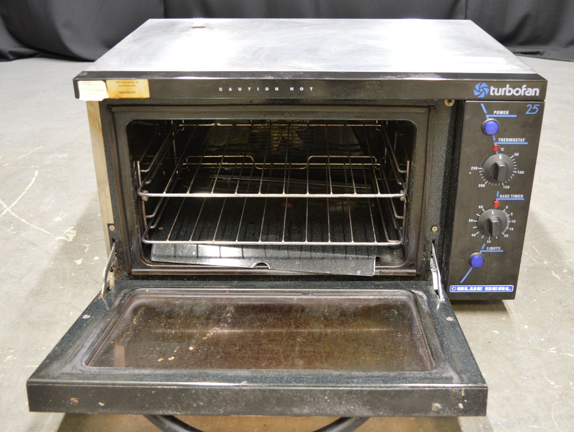 Blue Seal Turbofan E25 Convection Oven (missing foot at the rear) - Image 4 of 6