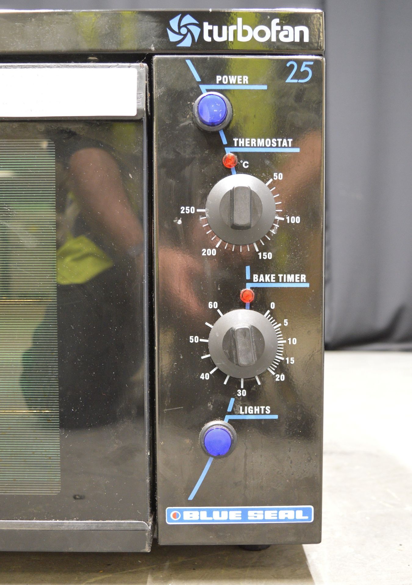 Blue Seal Turbofan E25 Convection Oven (missing foot at the rear) - Image 5 of 6