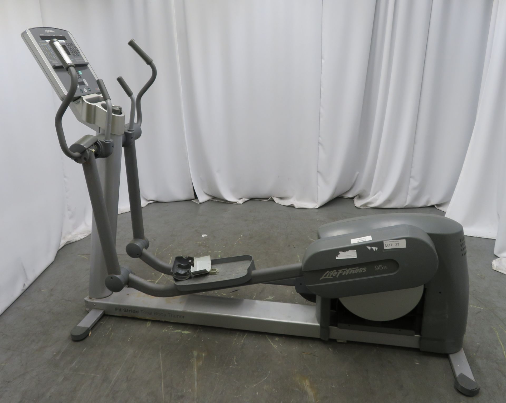 Life Fitness 95xi Cross Trainer. Spares Or Repairs.